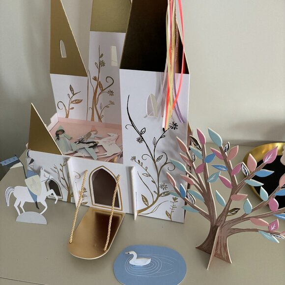 Meri Meri Princess Castle Centerpiece - Picture 4 of 4